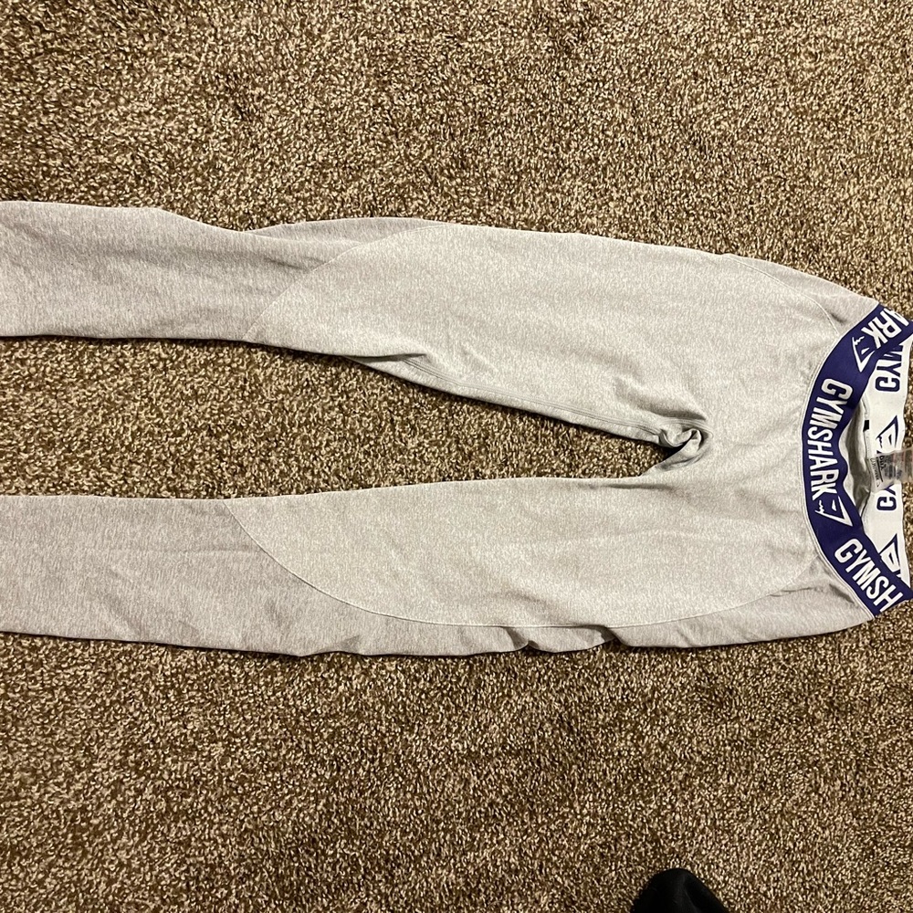 Gym shark leggings